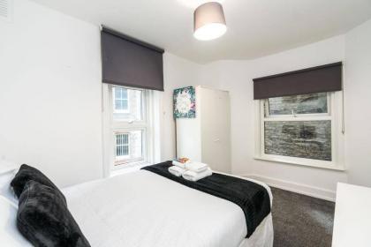 2bed flat west Kensington - image 16