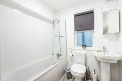 2bed flat west Kensington - image 17