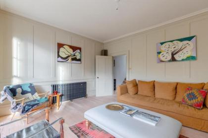 Spacious & Elegant 2BD Victorian Flat - Islington! - image 10