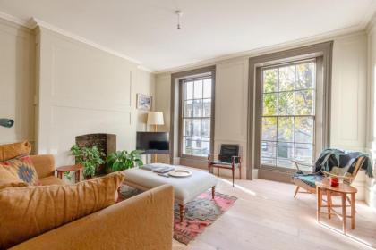 Spacious & Elegant 2BD Victorian Flat - Islington! - image 15