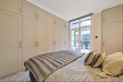 Luxury one-bedroom in Central London - image 5