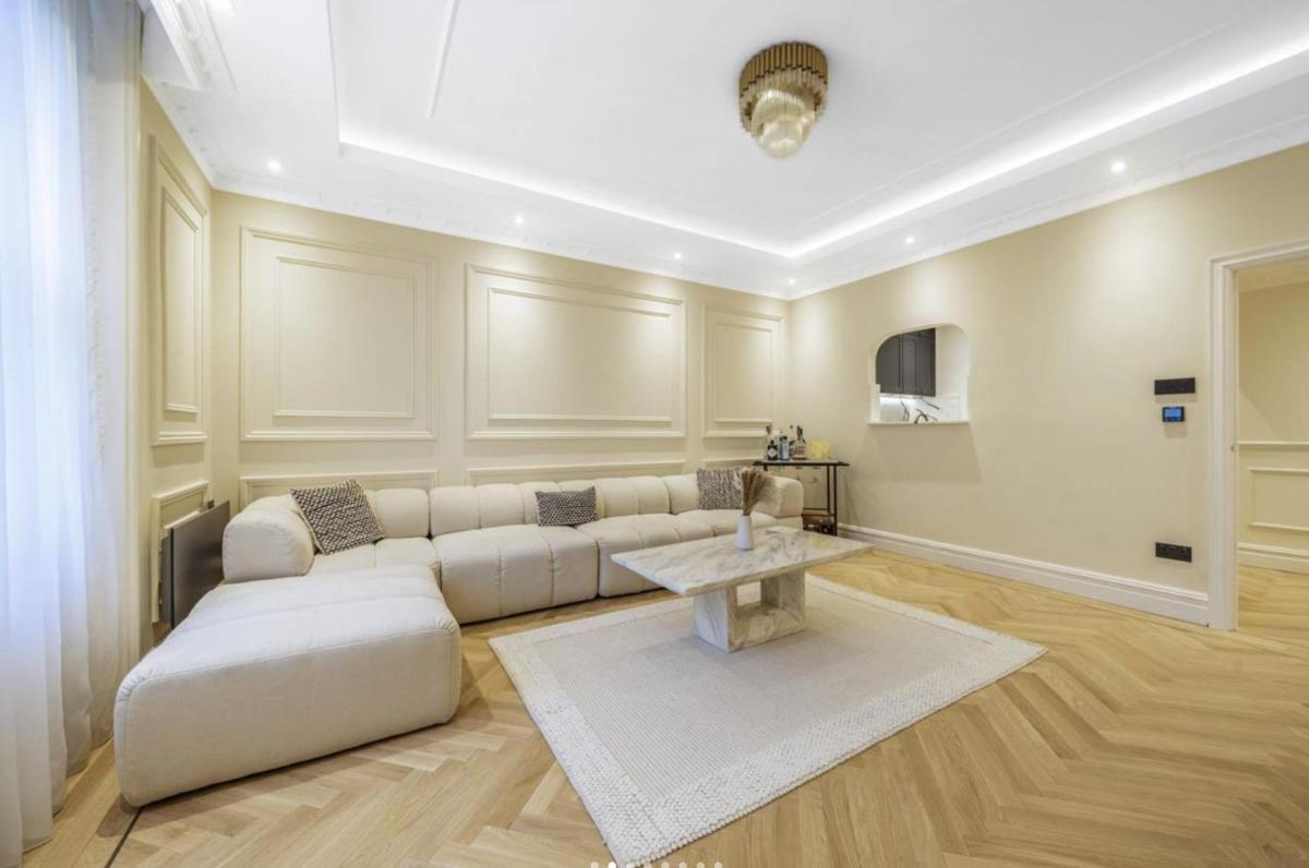 Luxury one-bedroom in Central London - image 6