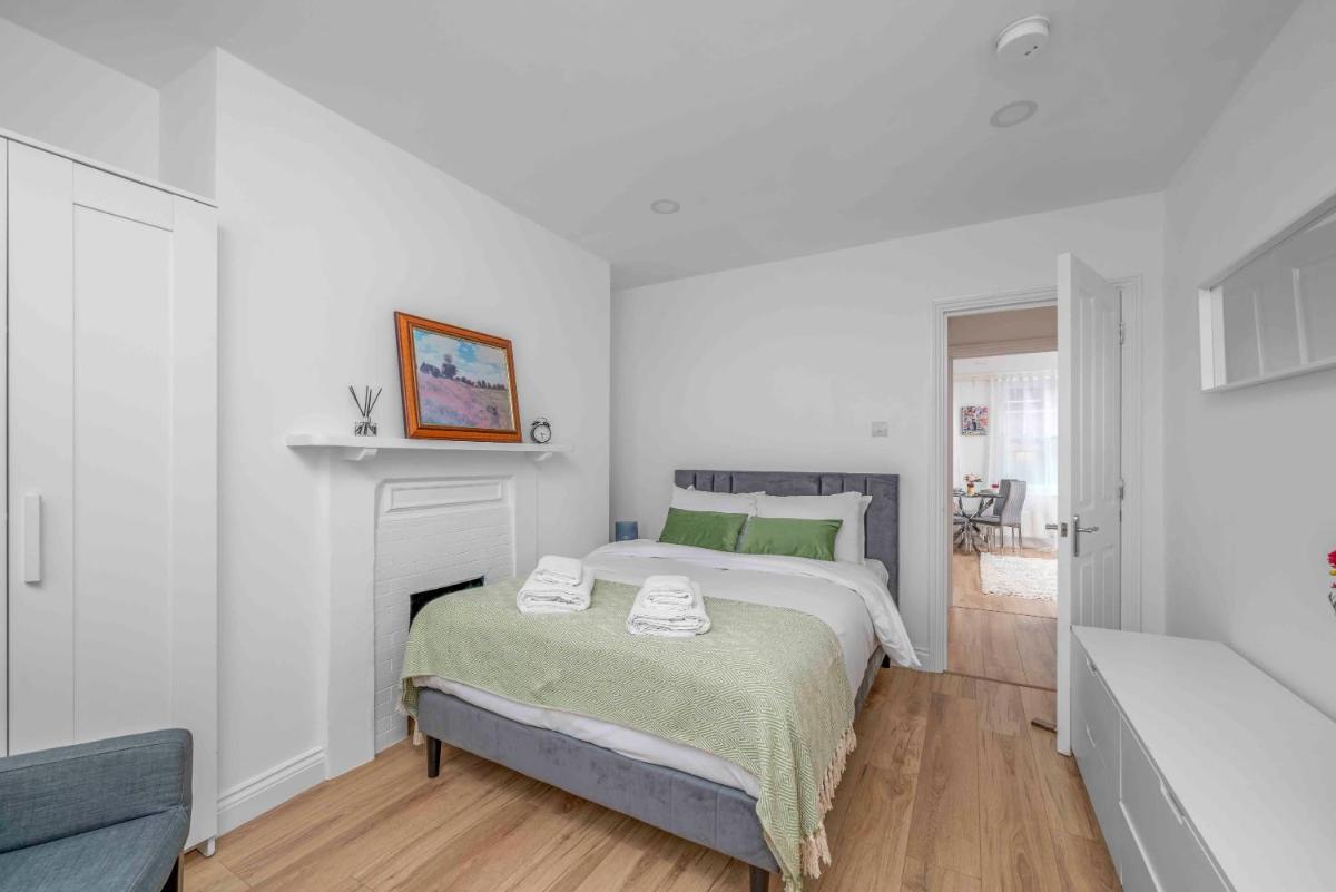 Bricklane London Stunning 1BR Apartment - image 2