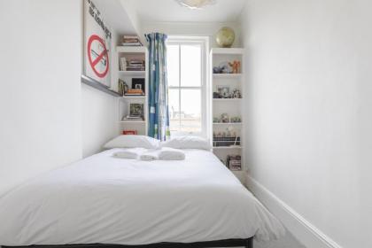 Charming 2BD Hideaway - Caledonian Road Camden! - image 11