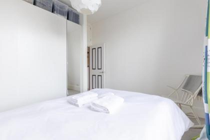 Charming 2BD Hideaway - Caledonian Road Camden! - image 19