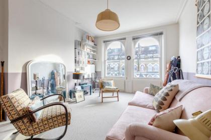 Charming 2BD Hideaway - Caledonian Road Camden! - image 2