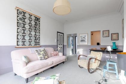 Charming 2BD Hideaway - Caledonian Road Camden! - image 8