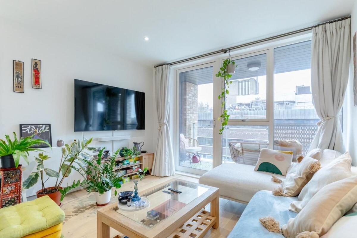 Beautifully Decorated 1BD Flat - Heart of London! - image 2