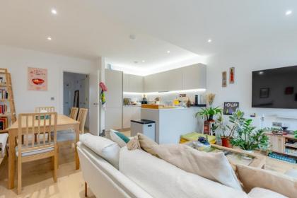 Beautifully Decorated 1BD Flat - Heart of London! - image 8