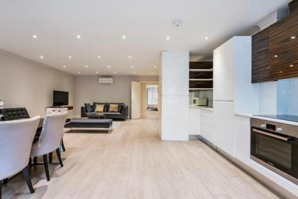 Beautiful 2-bed flat-Hosted by Sweetstay - image 16