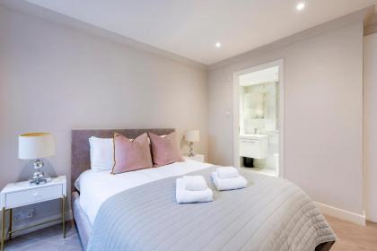 Beautiful 2-bed flat-Hosted by Sweetstay - image 8