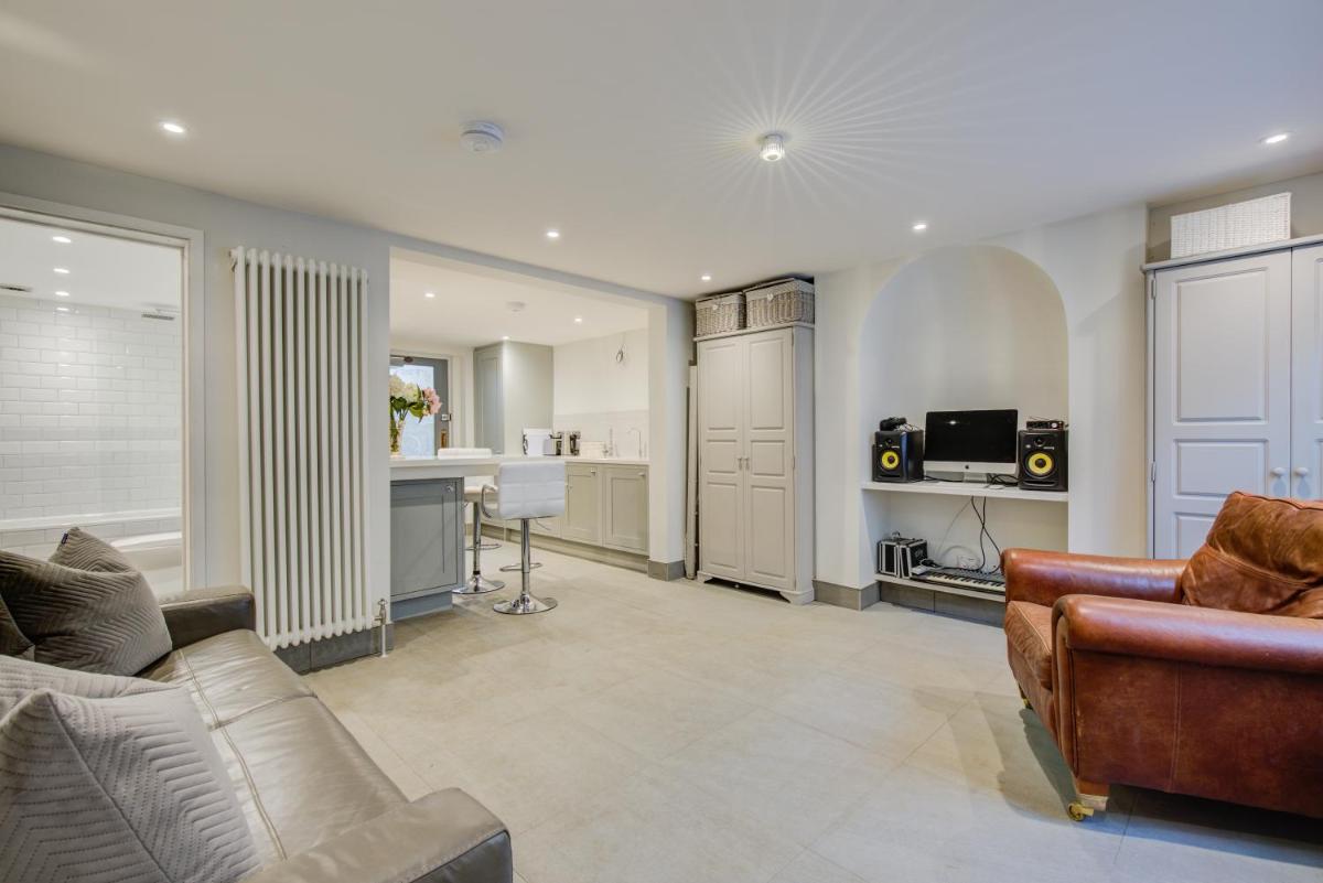 Victoria Belgravia Townhouse Apartments - image 4