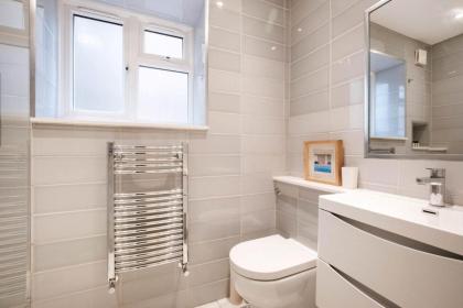 Shoreditch Park & Downham Rd- CityApartmentStay - image 16