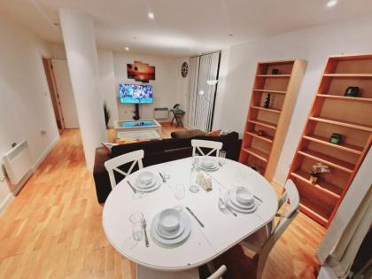 Deluxe 2-Bed Apartment Near Shoreditch - image 12