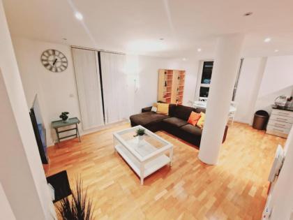 Deluxe 2-Bed Apartment Near Shoreditch - image 15