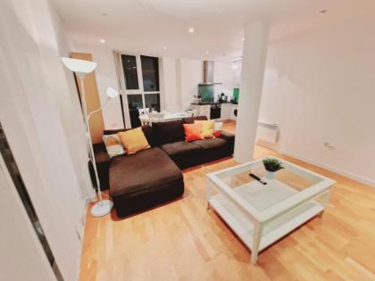 Deluxe 2-Bed Apartment Near Shoreditch - image 17