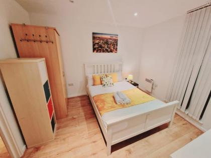 Deluxe 2-Bed Apartment Near Shoreditch - image 7