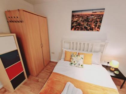 Deluxe 2-Bed Apartment Near Shoreditch - image 8