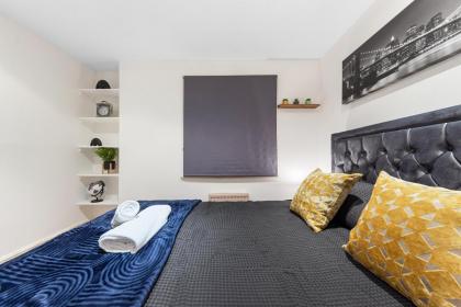 Your Elite Hyde Park Retreat 2-Bedroom Luxury Flat - image 14