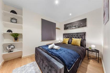 Your Elite Hyde Park Retreat 2-Bedroom Luxury Flat - image 17