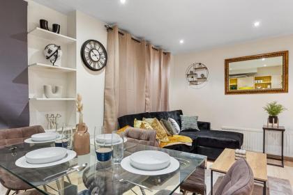 Your Elite Hyde Park Retreat 2-Bedroom Luxury Flat - image 18