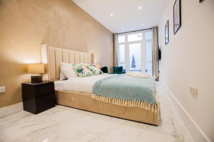 Luxury Fulham 3 bedroom Garden House - image 10