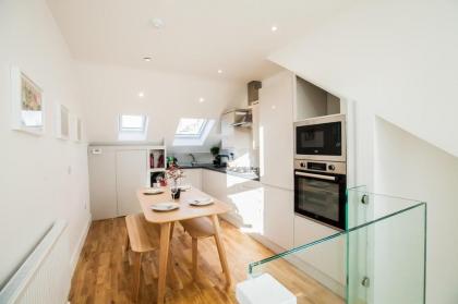 Luxury Fulham 3 bedroom Garden House - image 17