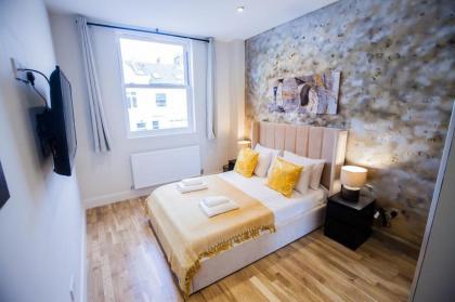 Luxury Fulham 3 bedroom Garden House - image 19