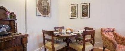 A Place Like Home - Elegant Apartment near Green Park - image 11