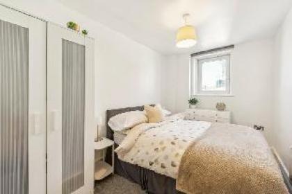 Two bedroom Apartment - Chelsea - image 5