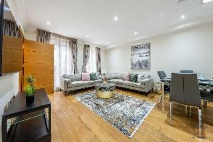 Royal Two Bedroom House in Mayfair