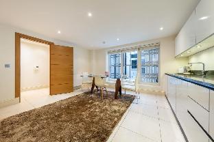 Deluxe Three Bedroom Villa in Mayfair - image 4