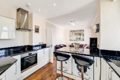 Charming 2-Bedroom Flat in the Heart of London - image 6