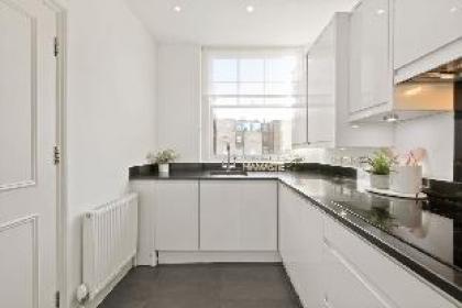 Two Bedroom Flat across Harrods - image 15