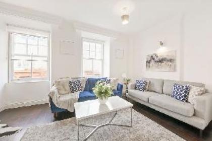 Two Bedroom Flat across Harrods - image 17