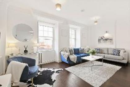 Two Bedroom Flat across Harrods - image 18