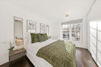 Two Bedroom Flat across Harrods - image 19