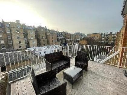 Two Bedroom Flat across Harrods - image 2