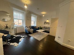 Two Bedroom Flat across Harrods - image 3