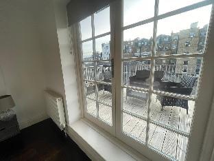 Two Bedroom Flat across Harrods - image 6