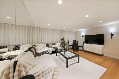 Chic Two Bedroom in Kensington - image 13