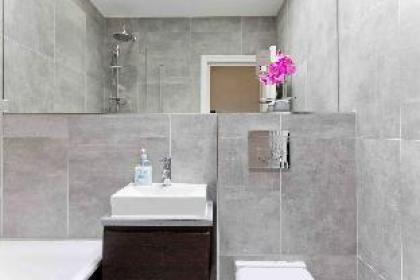 Brand New Luxury 2 Bed Apartment - image 16