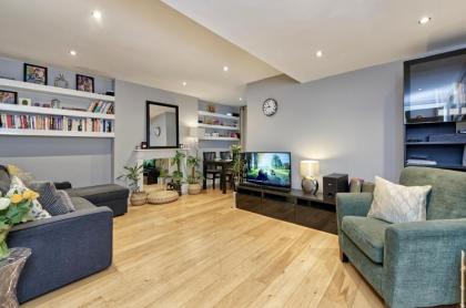 Spacious Pimlico Apartment by UnderTheDoormat