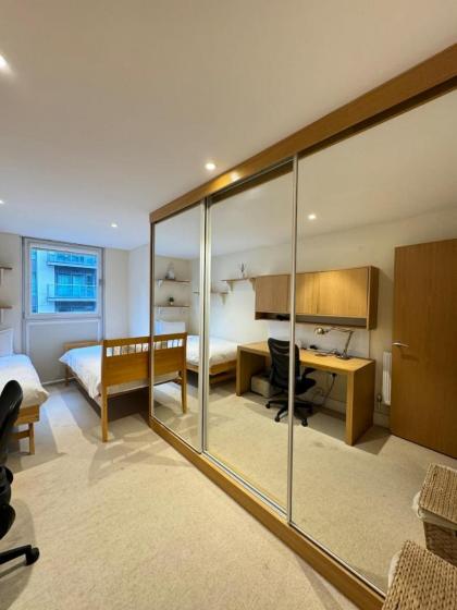 Contemporary 2BD Flat wBalcony Canary Wharf! - image 12