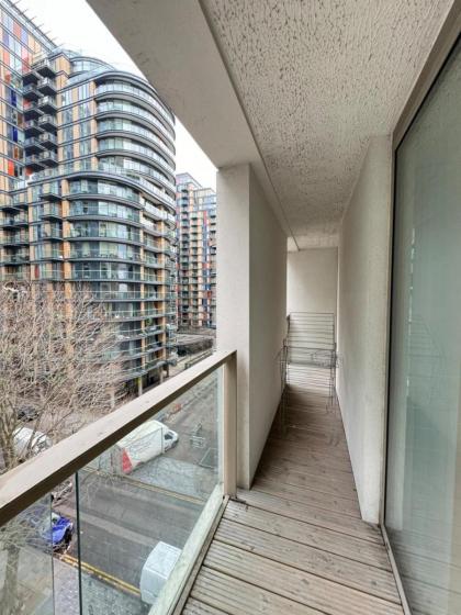 Contemporary 2BD Flat wBalcony Canary Wharf! - image 15