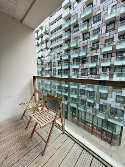 Contemporary 2BD Flat wBalcony Canary Wharf! - image 16