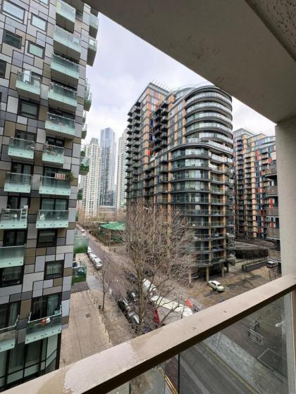 Contemporary 2BD Flat wBalcony Canary Wharf! - image 4