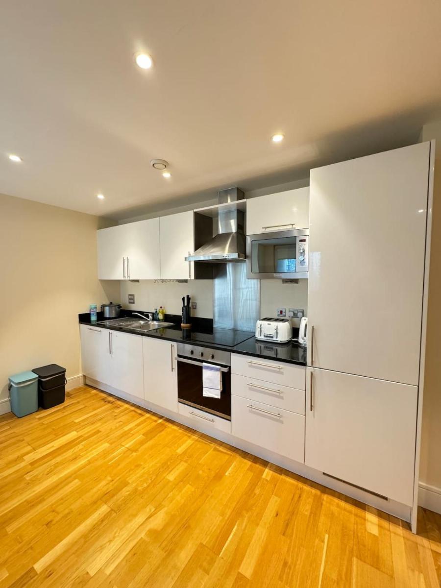 Contemporary 2BD Flat wBalcony Canary Wharf! - image 5