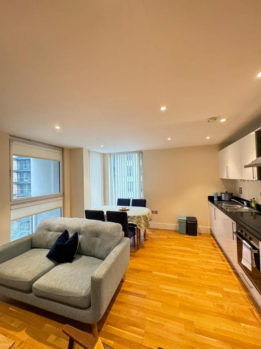 Contemporary 2BD Flat wBalcony Canary Wharf! - image 6