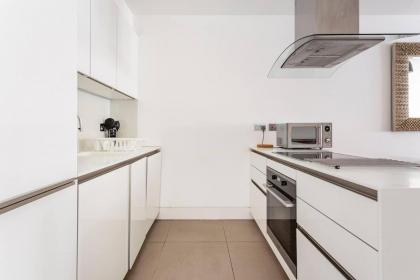 Beautiful 2-Bed Apartment in Central London - image 10